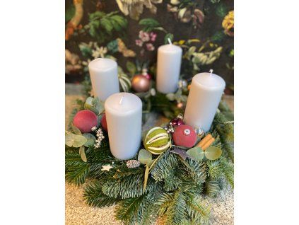 Adventní věnec v pastelových tónech